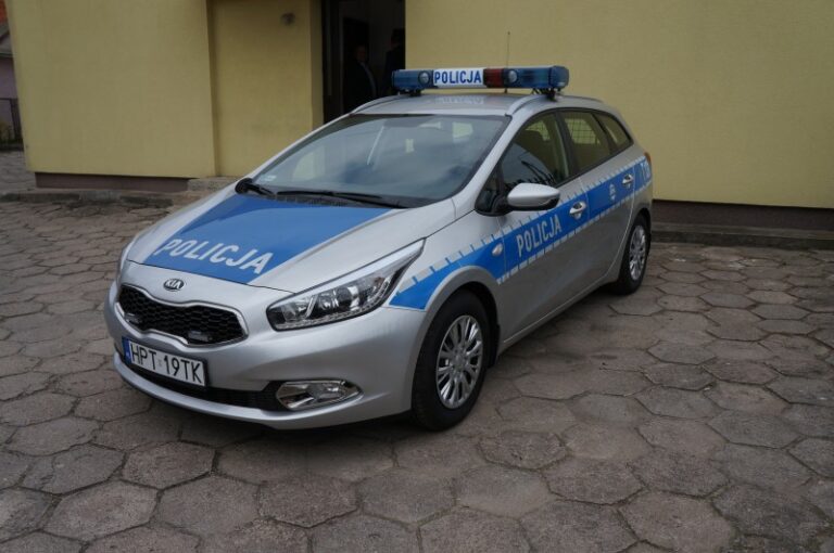 Uciekając przed policją ukrył się w bagnie