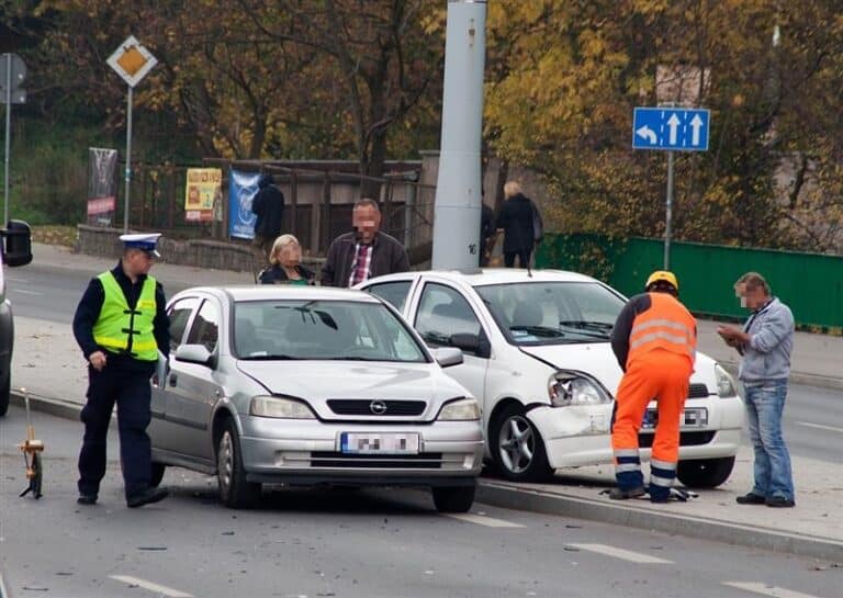 Trzy samochody zderzyły się na Niepodległości