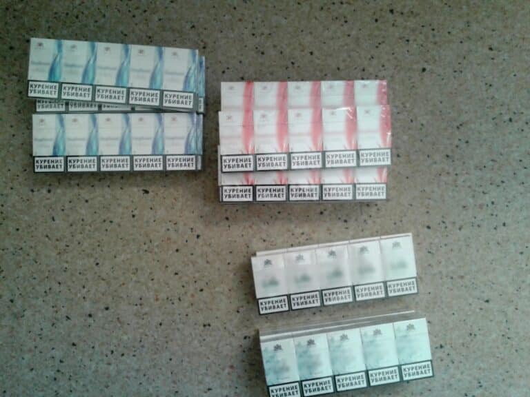 Miała nielegalny alkohol i papierosy. Wizyta policjantów zamknęła punkt sprzedaży