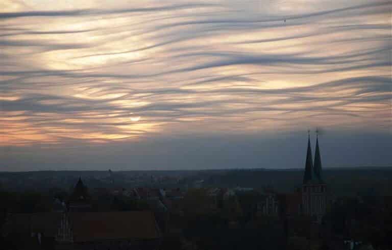 Jak powstały piękne chmury na olsztyńskim niebie?
