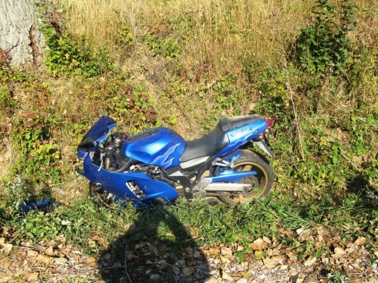 Pijany motocyklista wpadł do rowu