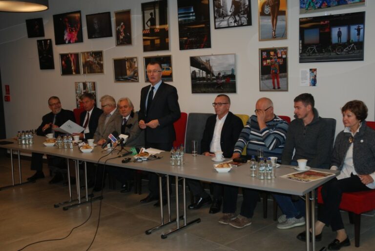 Wojciech Maksymowicz: Grzymowicz unika podział&oacute;w