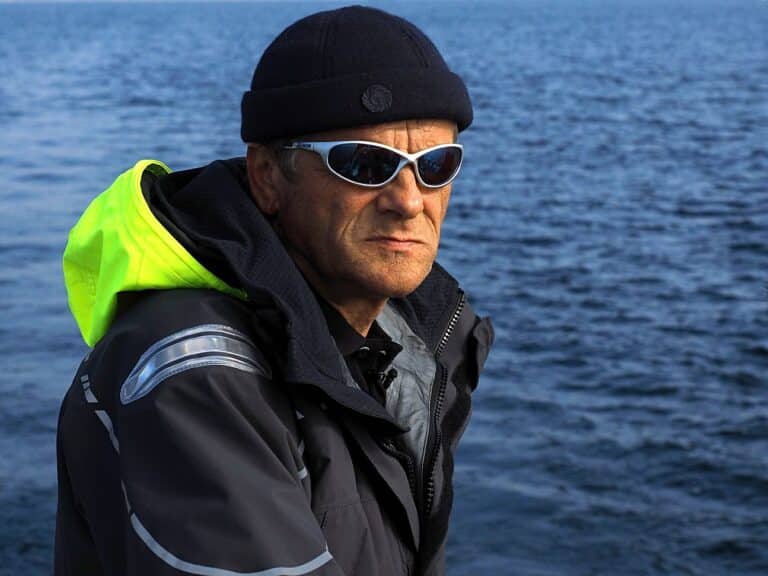 Tomasz Cichocki nie opłynie świata bez zawijania do portu. Uszkodził maszt