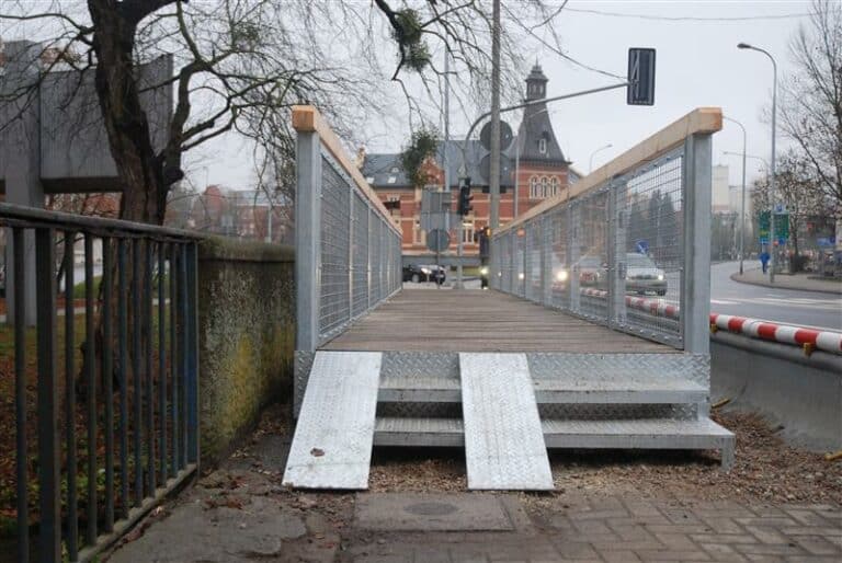 Przejście na moście św. Jakuba już otwarte dla pieszych