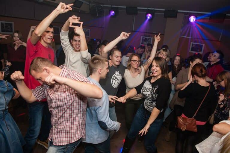 Otrzęsiny kontra Połowinki. Kto wygrał?