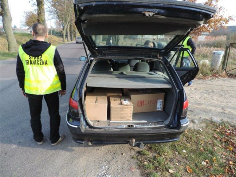 40 000 sztuk papieros&oacute;w bez akcyzy przewoził osob&oacute;wką
