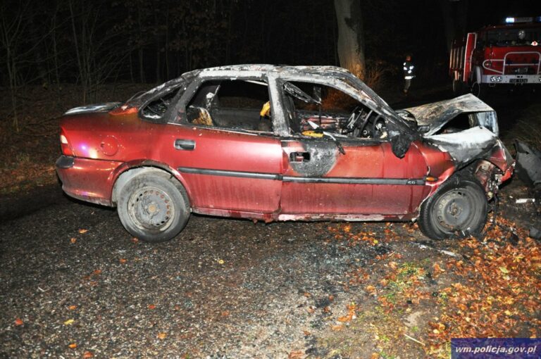 Wyciągnięty z wraku samochodu cudem uszedł z życiem