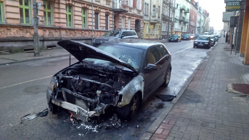 Audi spłonęło w centrum miasta motoryzacja Iława