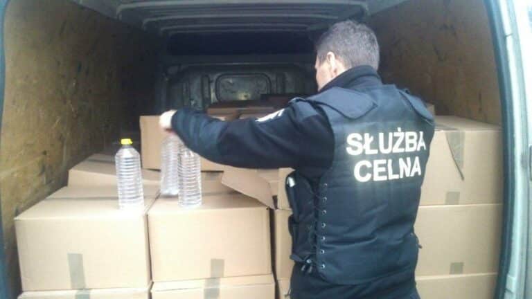 Celnicy znów rekwirują. Tym razem trzy tysiące litrów spirytusu z nielegalnej rozlewni