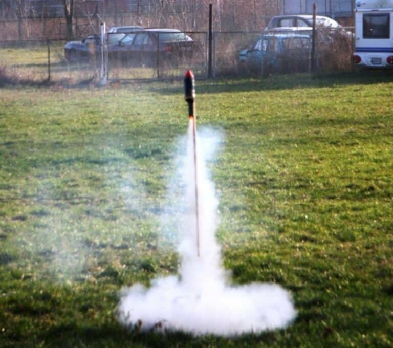 Za sprzedaż petard 12-latkowi odpowie przed sądem