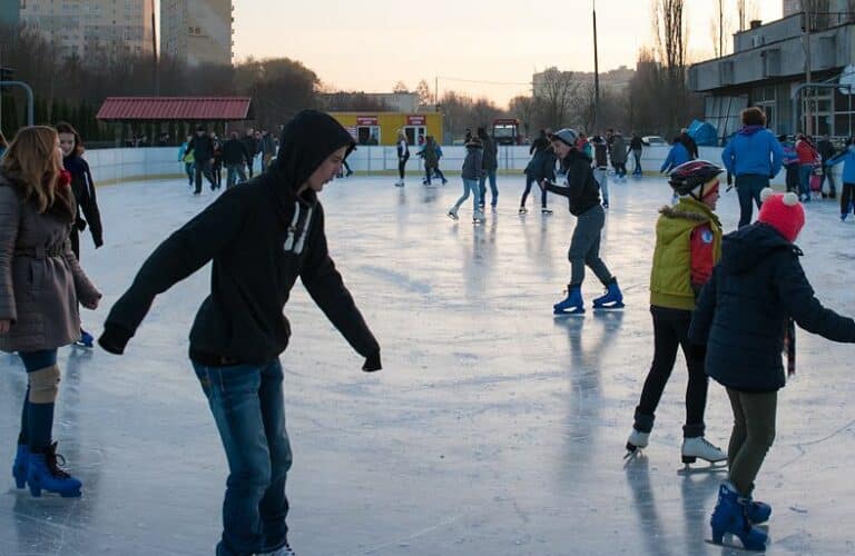 Od jutra ślizgamy się na nowym lodowisku