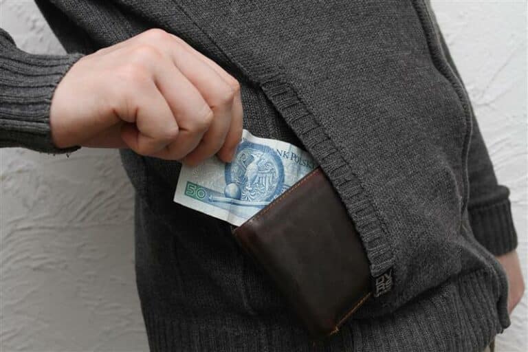 23 zarzuty usłyszał 30-letni mieszkaniec Olsztyna