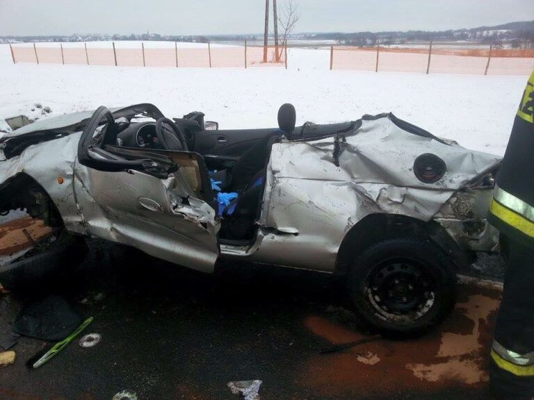 Stracił panowanie nad autem i dachował