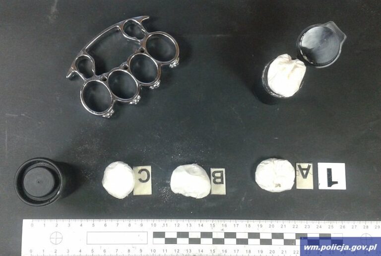 Dworcowy niezbędnik: waga, amfetamina i szpadryna