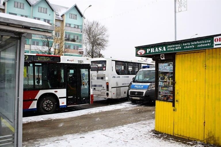 Kolizja dwóch autobusów na Jarotach