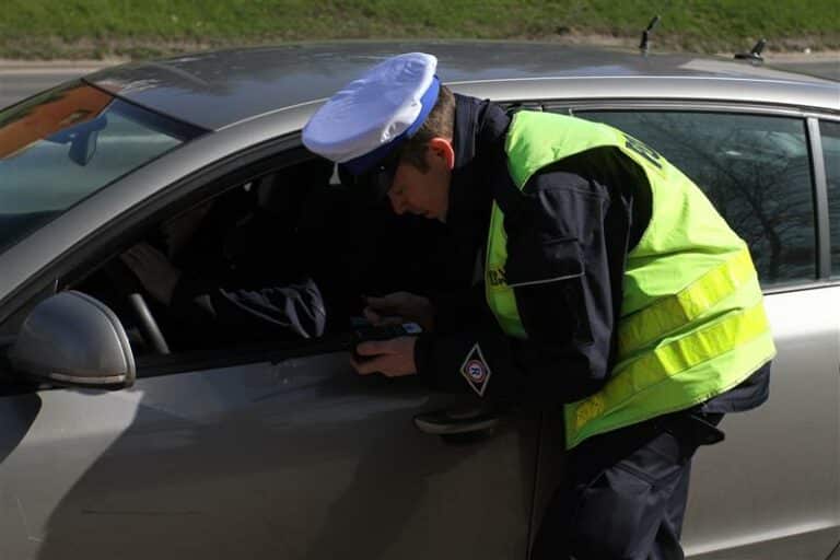 Poszukiwany przez policję wpadł w czasie kontroli samochodu