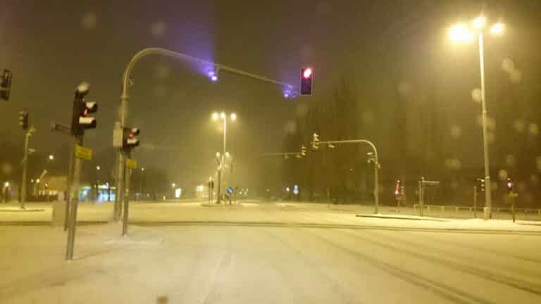 Przelotny śnieg czy powr&oacute;t zimy? Sprawdź prognozę dla Olsztyna