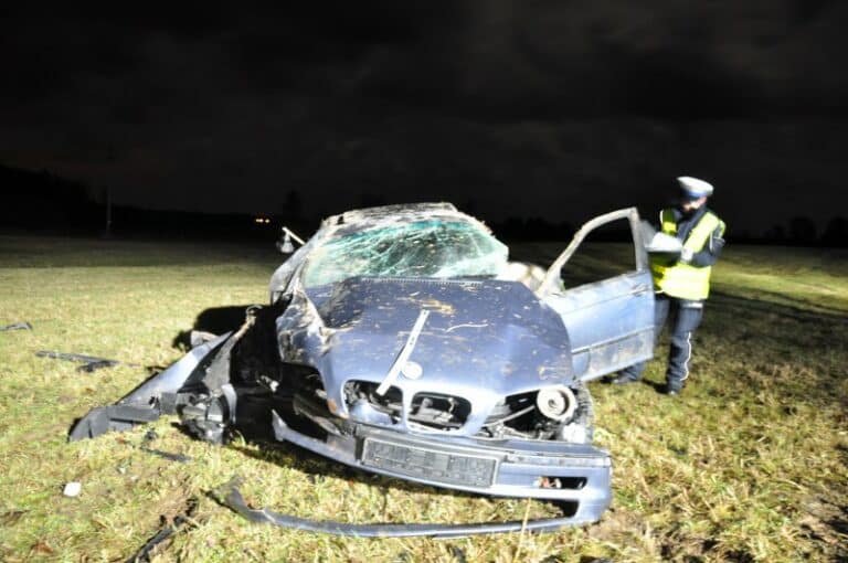 Uwaga kierowcy! Silny wiatr i ślisko na drogach