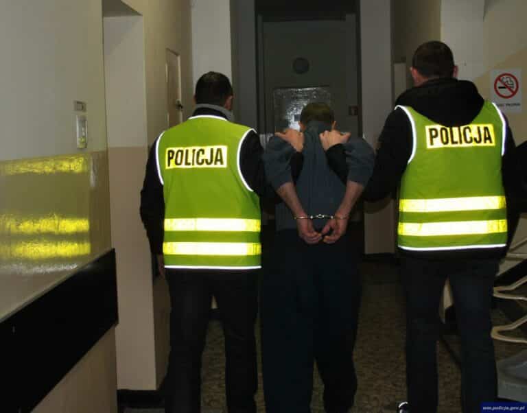 – Nie wierz im, one są z mafii. Uważaj na nie!