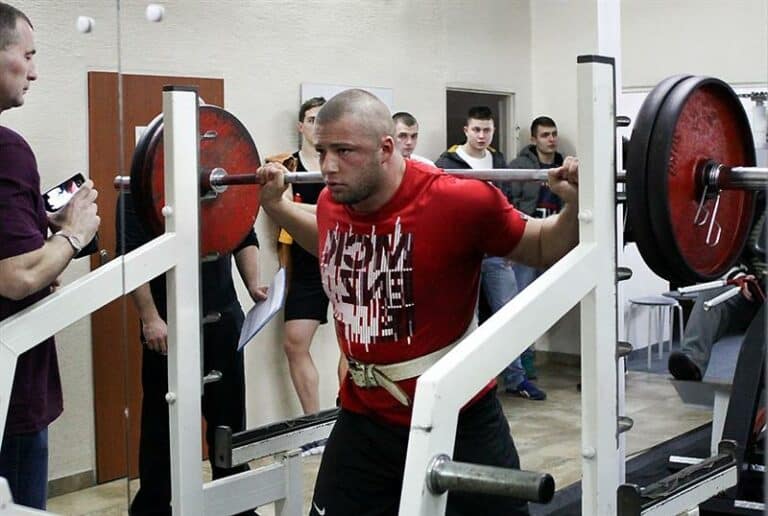 Zawody w wyciskaniu sztangi w olsztyńskim Athleticu