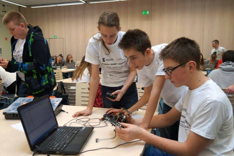 Naukowy weekend. Zawody z robotyki w OPNT