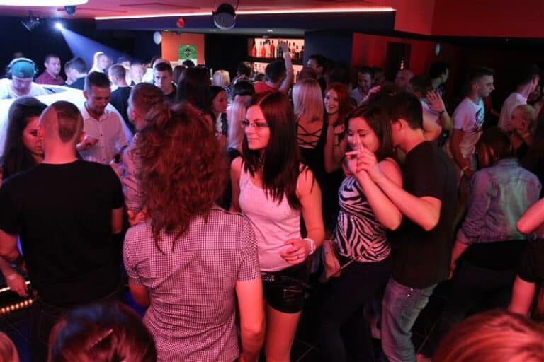 Kolejne kluby opuściły Targ Rybny. Kryzys na starówce?