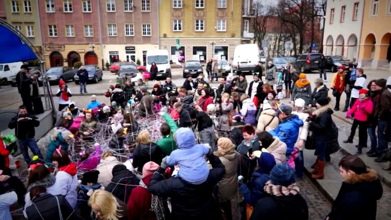 Kłębkowa wojna na olsztyńskiej starówce