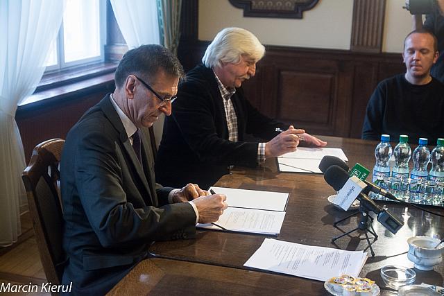 Umowa na oświetlenie stadionu podpisana finanse Olsztyn, Wiadomości