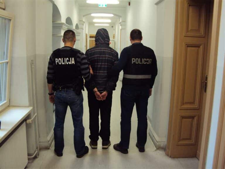 Napadli na kuriera, bo mieli długi. Już po kilku godzinach sprawcy zostali zatrzymani