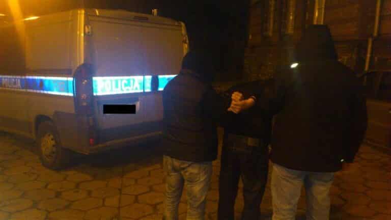 Wybił szybę w taks&oacute;wce, następnie do pojazdu wpuścił gaz obezwładniający