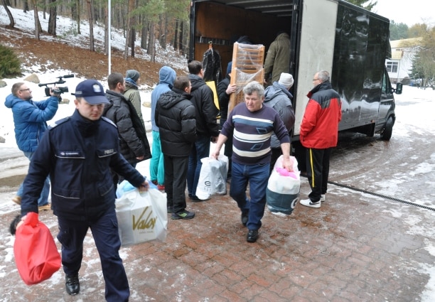 Policjanci z regionu pomagają Polakom z Donbasu pomoc Ostróda, Wiadomości, zShowcase