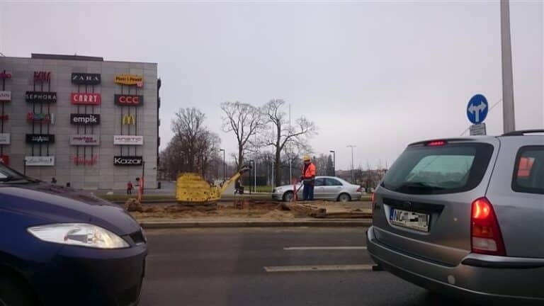 Zawężenie jezdni ul. Sikorskiego przy Galerii Warmińskiej