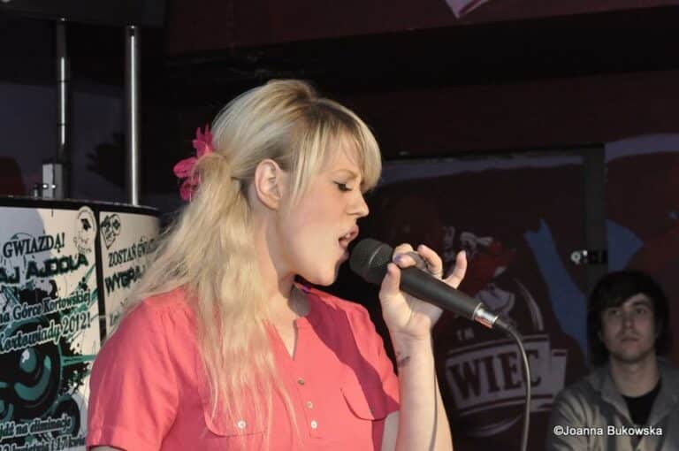 Ajdol czeka na rozśpiewanych student&oacute;w