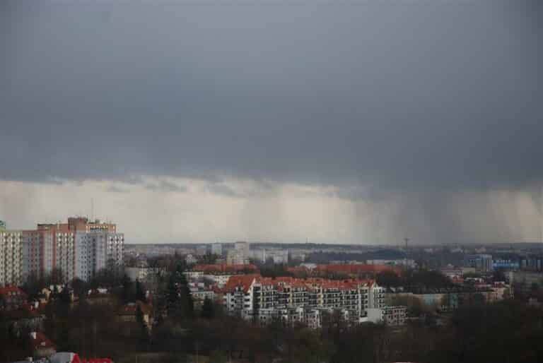 Intensywne i ciągłe opady na Warmii i Mazurach