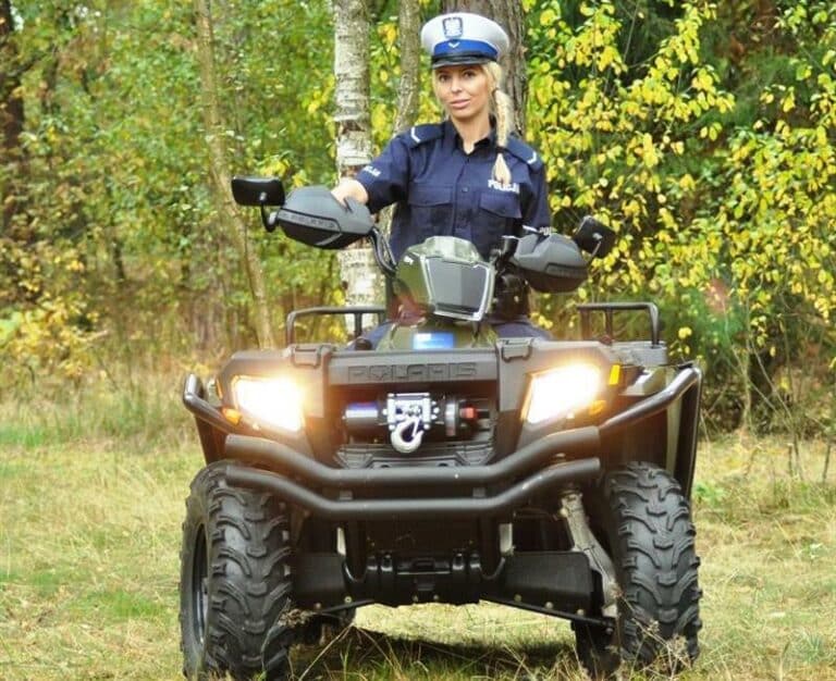 Baba za k&oacute;łkiem czy kobieta za kierownicą? Kilka fakt&oacute;w o zmotoryzowanych paniach