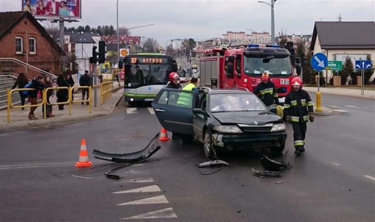 Kolizja aut na Jarotach. Są utrudnienia w ruchu