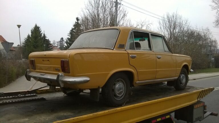 Kradzione zabytkowe auta chcieli sprzedać na złom