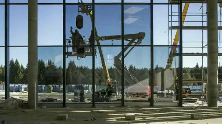 Zobacz, jak powstaje terminal w Szymanach