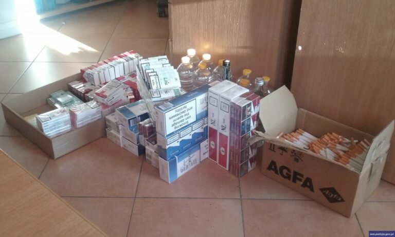 Kontrabandę o wartości kilku tysięcy znaleźli w domu 72-latki