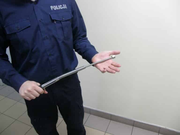 Z nudów wymyślił zgłoszenie i napadł na policjanta