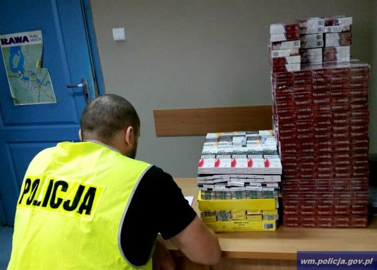 Wpadł podczas kontroli – wiózł ponad tysiąc paczek nielegalnych papierosów