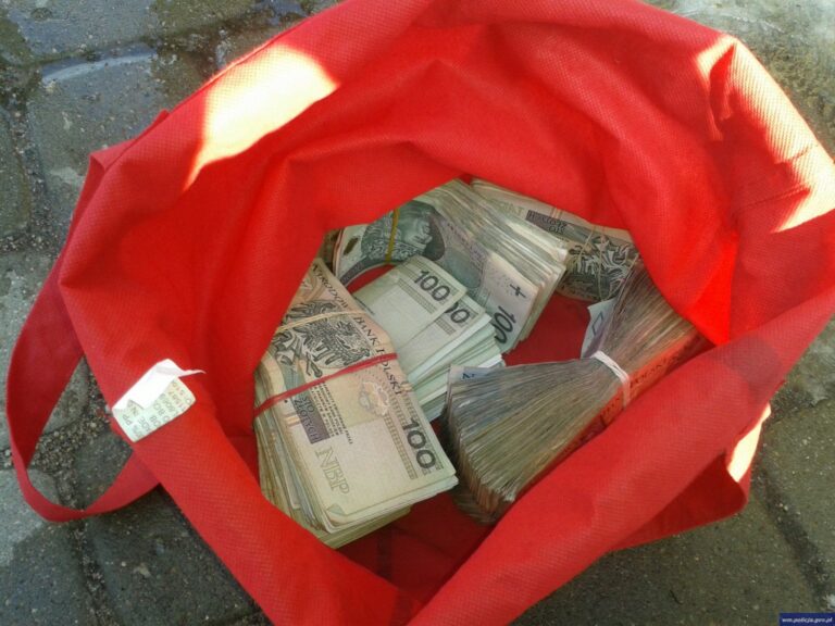 Rozbita szajka dilerów. Przechwycono narkotyki za prawie milion złotych