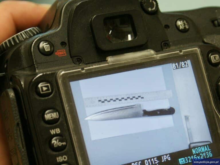 W mieszkaniu znaleźli poranione ciało 45-latka