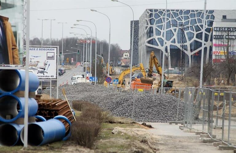 Zmiany ruchu na al. Sikorskiego &ndash; zamkną pas przy galerii