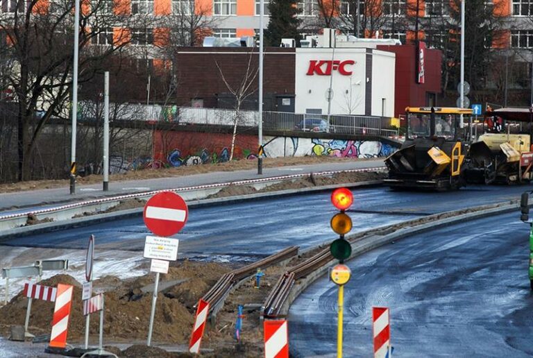 Skrzyżowanie Sikorskiego z Tobruku całkowicie zamknięte. Zobacz mapę objazd&oacute;w