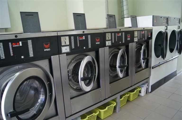 Pralnia w nowym stylu rodem z Zachodu, czyli: siedzisz, pijesz kawę i pierzesz…