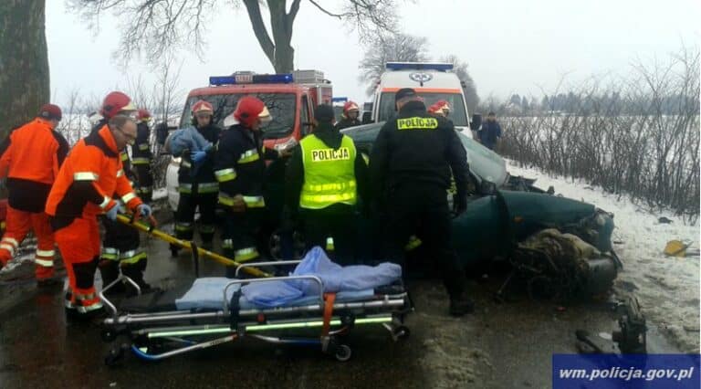 Kierowcy zaskoczeni powrotem zimy. Prawie 80 kolizji na drogach regionu