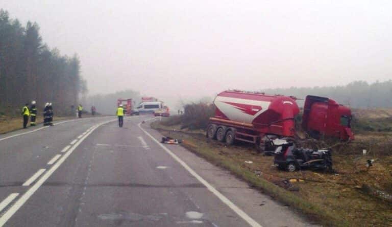 Karambol na drodze do Olsztynka. Nie żyje jedna osoba