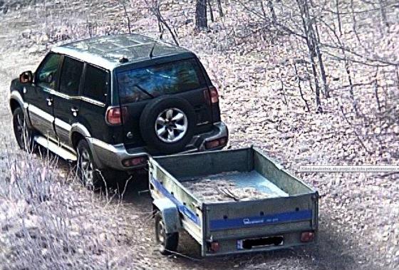 Wywiózł śmieci do lasu. Nagrał go ukryta kamera kontrola drogowa Wiadomości, Wideo