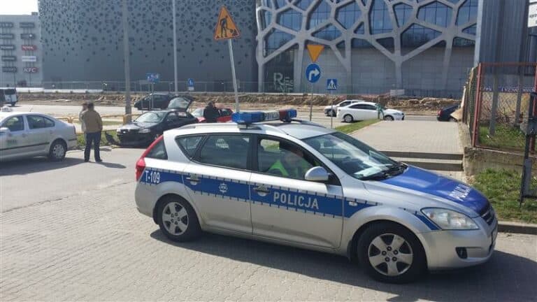 Kolizja czterech pojazd&oacute;w pod Galerią Warmińską